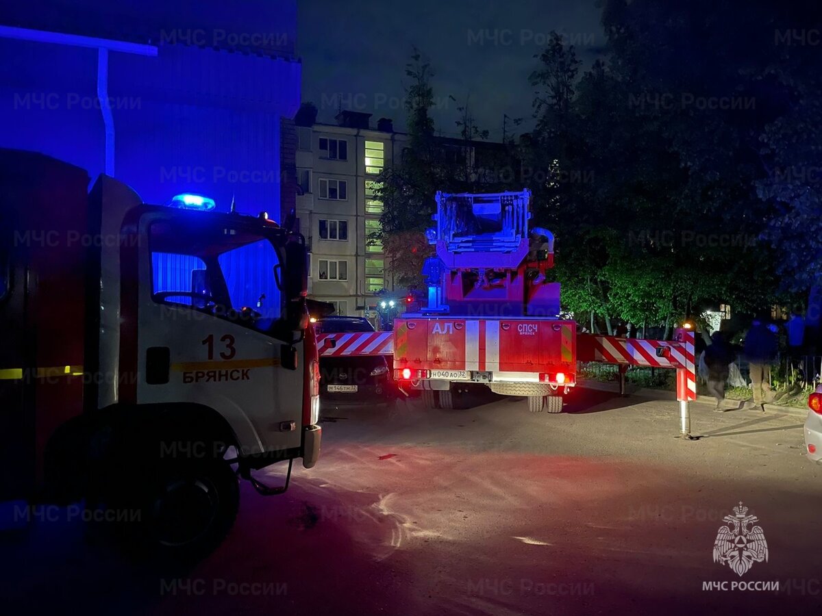    В Брянске из горевшей многоэтажки эвакуировали 25 человек на День Победы avchernov