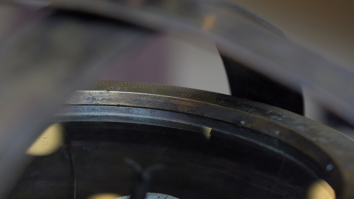 Поднятый со дна Аландского моря компас подводной лодки «Сомъ» передали ...