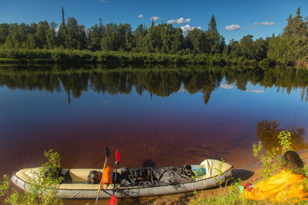Лодка на реке Поной