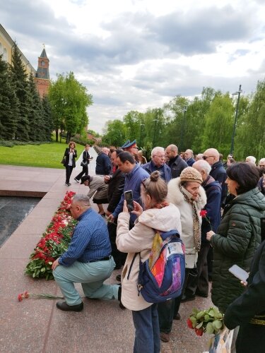 10 мая 2023 г. делегация Союза армян России возложила венки к Могиле Неизвестного Солдата у Кремлевской стены. Фоторепортаж. Видео