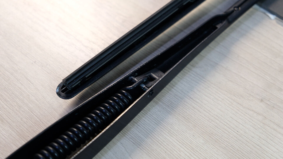 Слабая пружина поводка дворника? Дворники оставляют разводы на лобовом ...