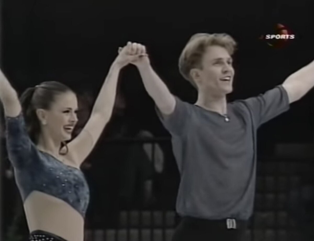 Анна Семенович и Роман Костомаров. Фото: скриншот выступления Анны Семенович и Романа Костомарова на Чемпионате мира по фигурному катанию в 2000 году