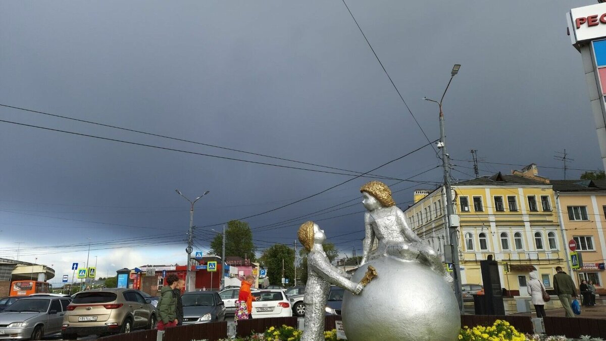     Град выпал в Нижегородской области 12 мая. Кадрами очевидцы поделились в соцсетях.