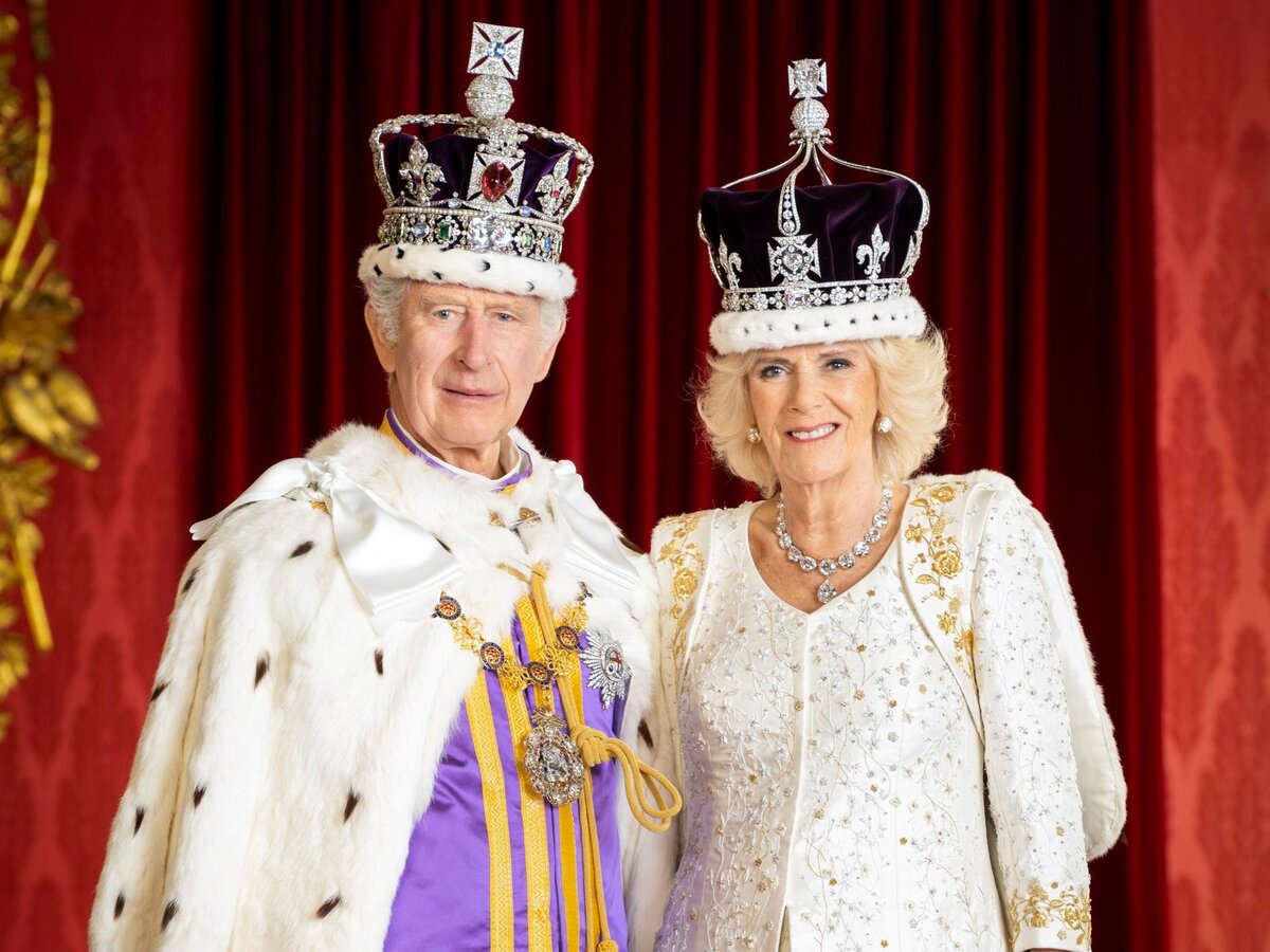 источник фото: https://www.marieclaire.ru/stil-zjizny/etot-den-voshel-v-istoriyu-koronaciya-karla-iii-v-faktakh-i-fotografiyakh/