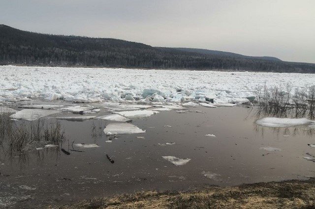    На северных реках из-за таяния льда резко вырос уровень воды.