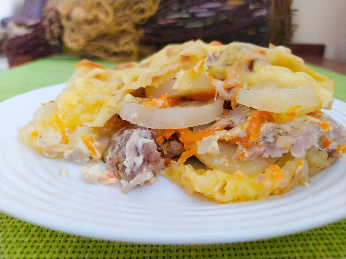 Блюдо потрясающе вкусное, но сфотографировать его у нас, членов гильдии рукопопых фотомастеров, не получается! Так что простите(( Мы старались, честно!