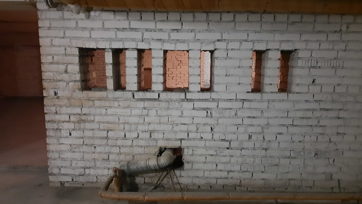 Фото мое. Вентканалы, выходящие на техэтаж.