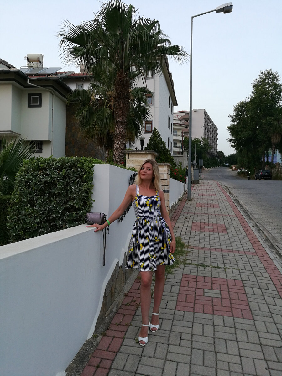 Улица в поселке Кестель, Турция.