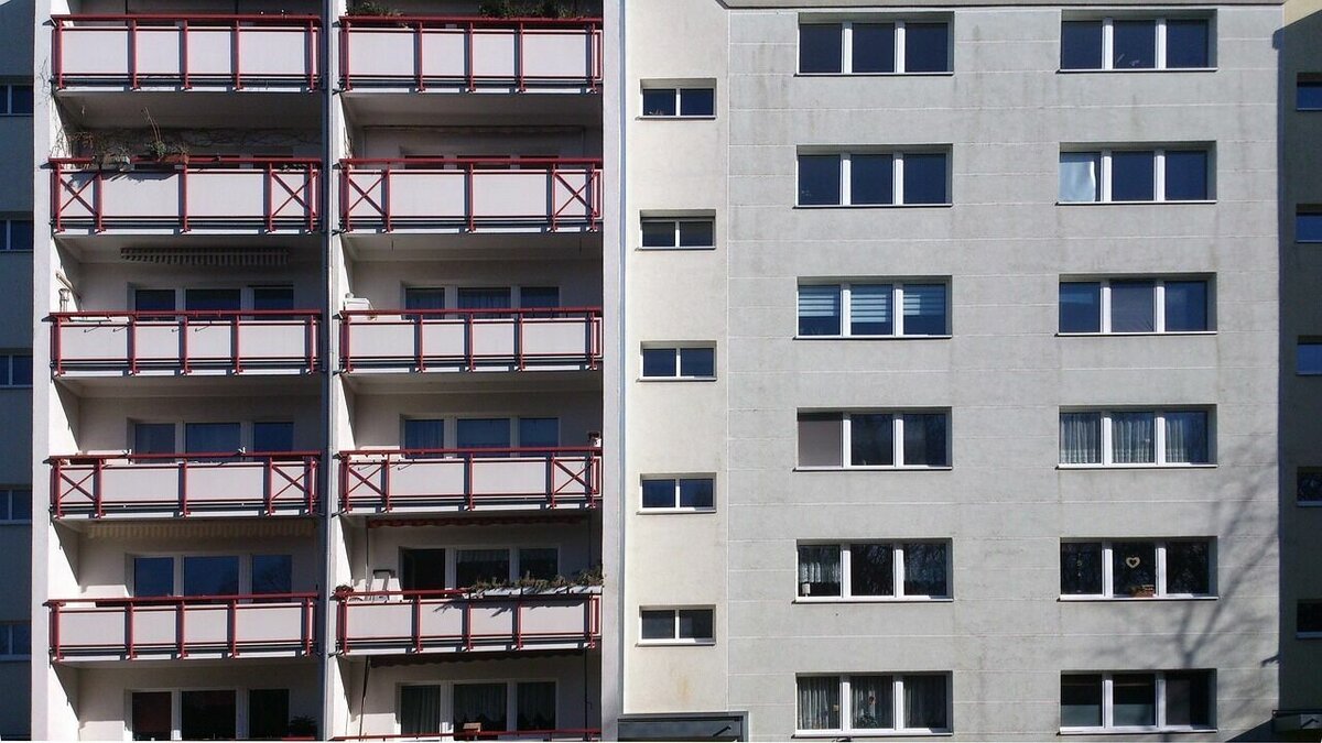     Эксперты не смогли найти ни одной существенной причины, приведщей к апрельскому спаду продаж.