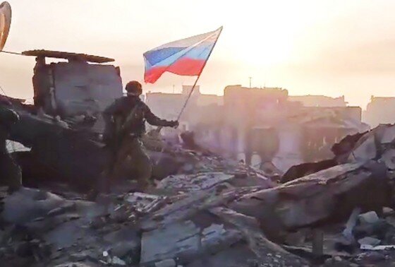    Водружение флагов России и ЧВК «Вагнер» в освобожденном Артемовске
