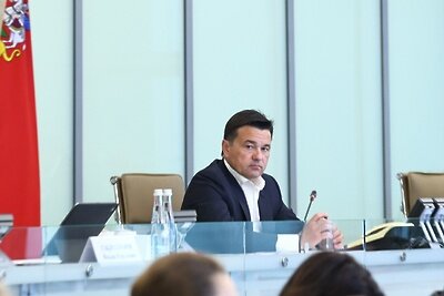    Андрей Воробьев на оперативном совещании с руководящим составом регионального правительства и главами городских округов © Антон Чернов, «Подмосковье Сегодня»