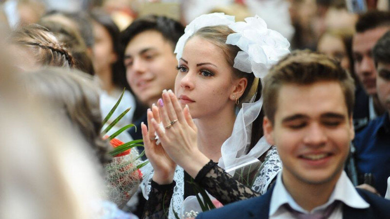     "Последний звонок" в гимназии № 42. Барнаул, 25 мая 2017 года. Дмитрий Лямзин