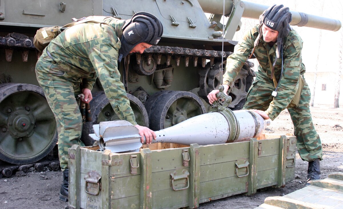 2с4. 240 Мм миномет тюльпан. 2с4 тюльпан снаряд. Миномёт тюльпан 240 мм мины. 2с4 мортира