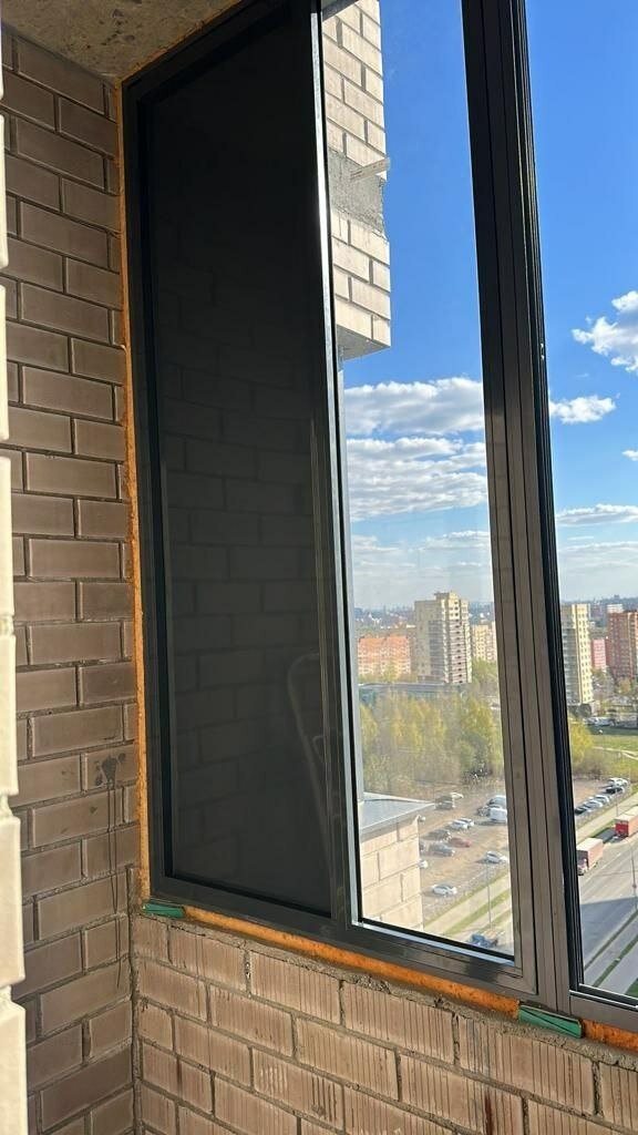 В новостройках всё чаще можно встретить такие симпатичные вентрешётки на балконах. Они нужны для того, чтобы избежать изменения фасада дома при установке кондиционера.-2