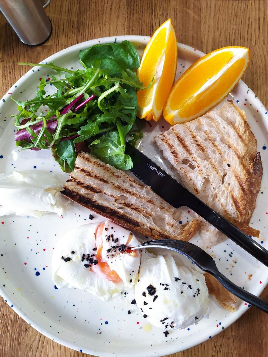 Вариант завтрака с яйцом тоже хороший, Катя выбирала обычно его