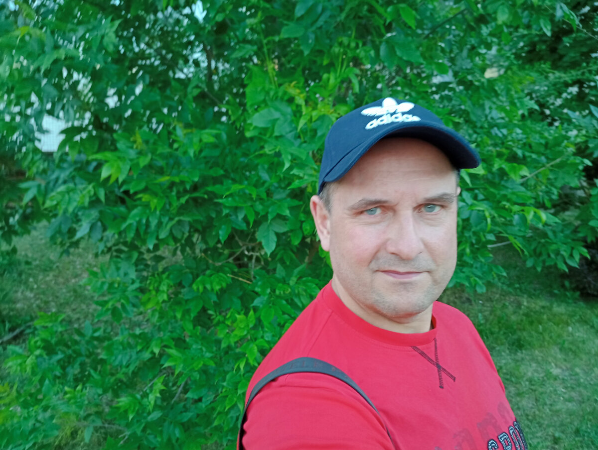 И деревья у нас есть канадские. Клён, например. Хорошо, что на моём пути они пока не попадаются. Нельзя.... санкции😉