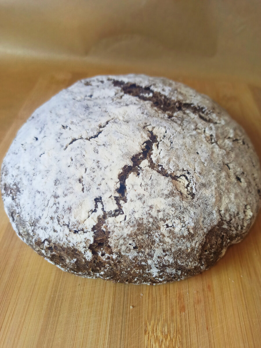 Финский хлеб на солоде с неправильными трещинками