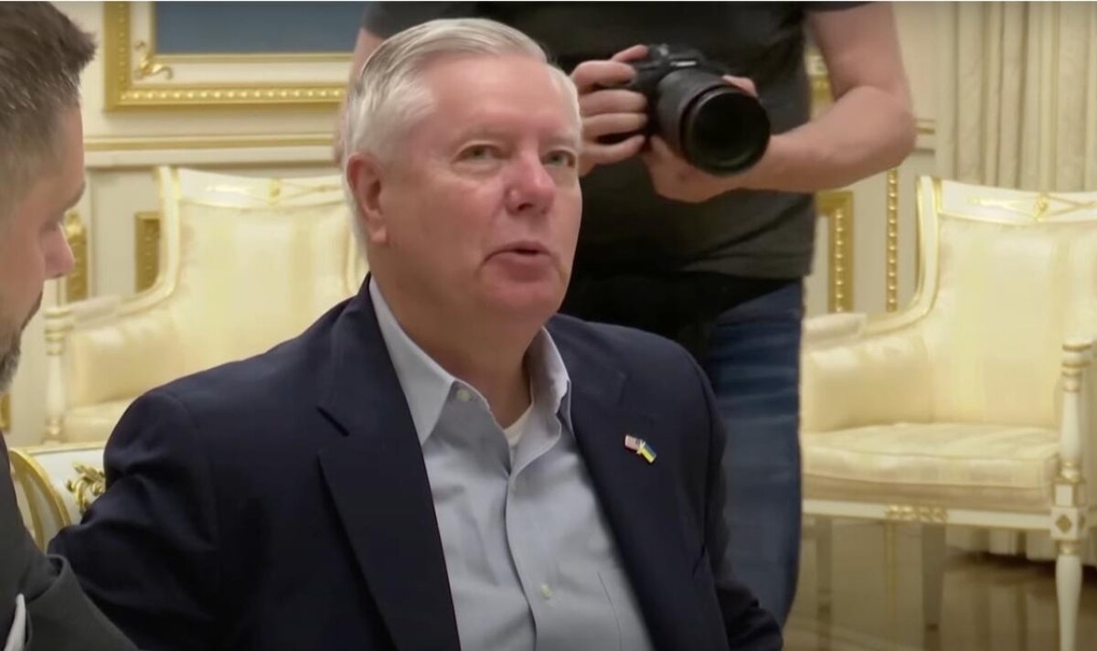    В МИД РФ назвали попытки оправдать слова сенатора США Грэма циничными и позорными