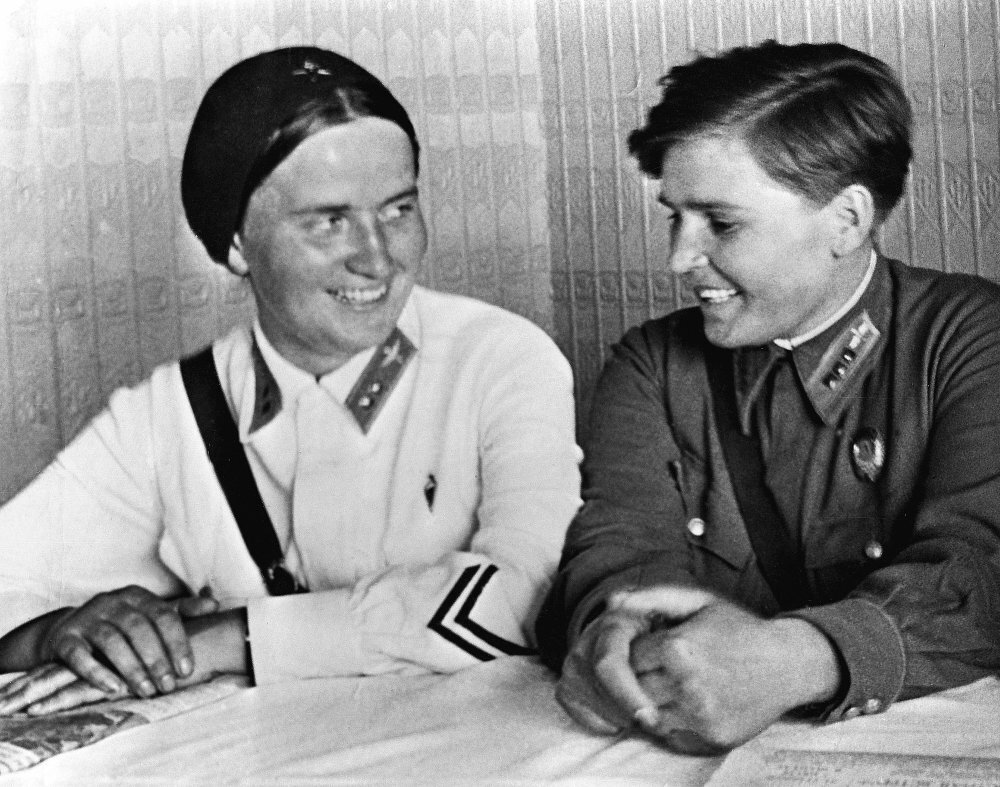Раскова (слева) и Осипенко (справа)