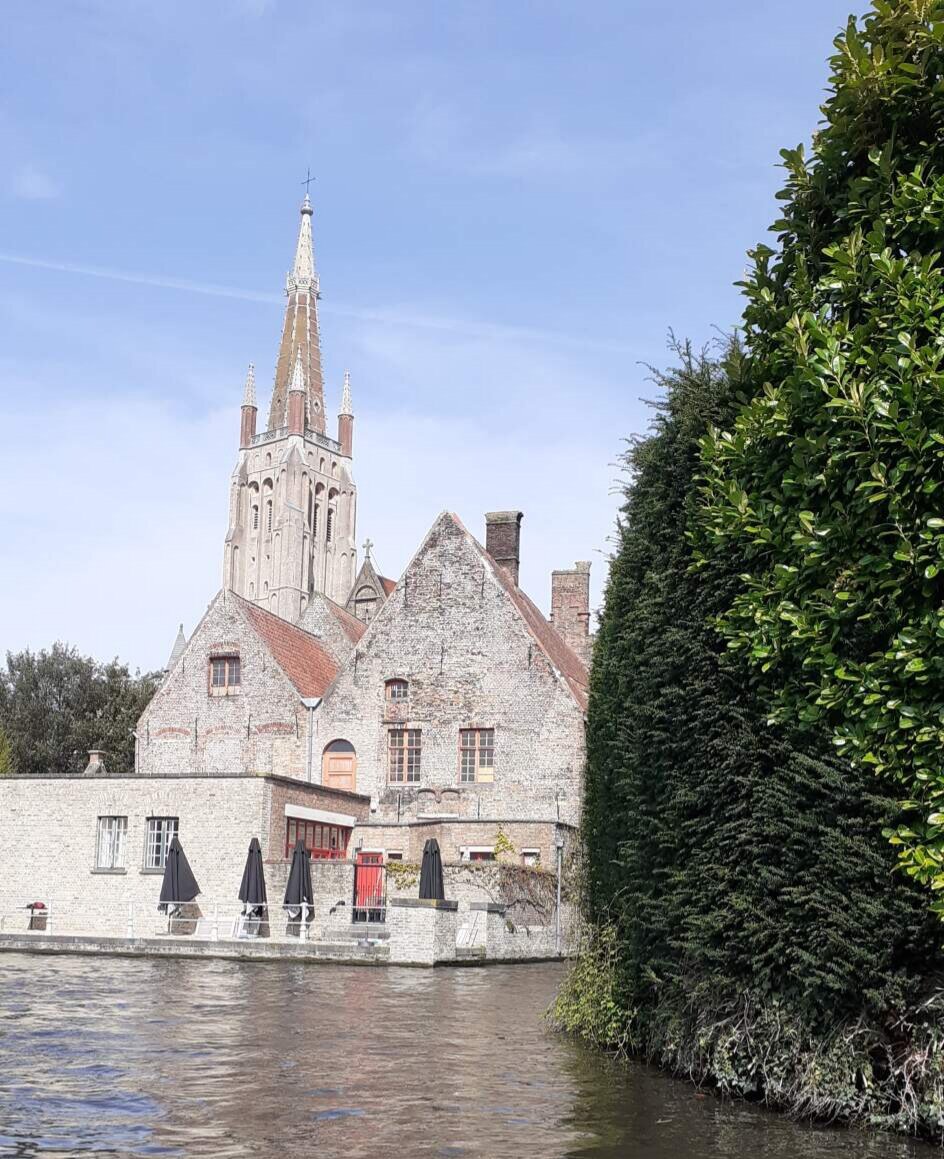 Onze-Lieve-Vrouwekerk — Онзе-ливе-Врауэкерк; Нотр-Дам в Брюгге) 