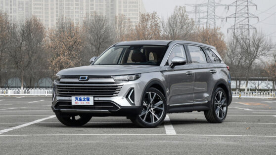    В Россию привезли новый семейный кроссовер FAW Bestune T99 Вадим Клепнёв