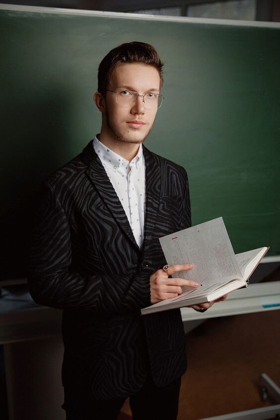 Встречают по одёжке, а провожают.... 
