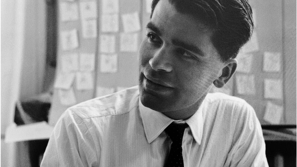 Карл Лагерфельд в молодости. Загружено с: https://www.youtube.com/watch?v=ZbZfiB3Q3q8