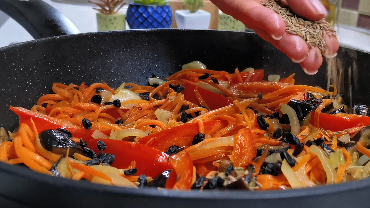 Все удивляются, что без мяса так же вкусно и сытно. Изумительный летний  вариант, роскошный овощной плов на сковороде | Розовый баклажан | Дзен