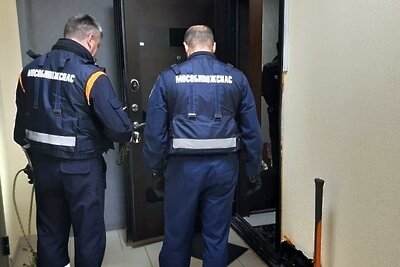    Работники «Мособлпожспас» помогли женщине попасть в запертую квартиру к ребенку © Пресс-служба ГКУ МО «Мособлпожспас»