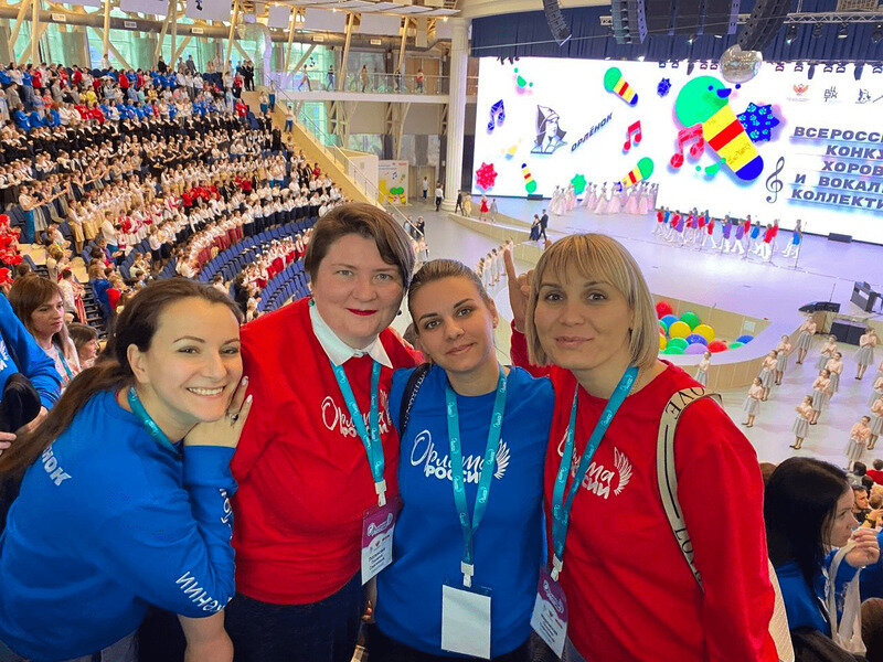 Полина с коллегами во Всероссийском детском центре «Орлёнок» 