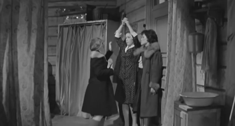 Уютная морозная комедия «Девчата» — фильм с Надеждой Румянцевой и Николаем Рыбниковым, к которому приятно возвращаться раз за разом.-6