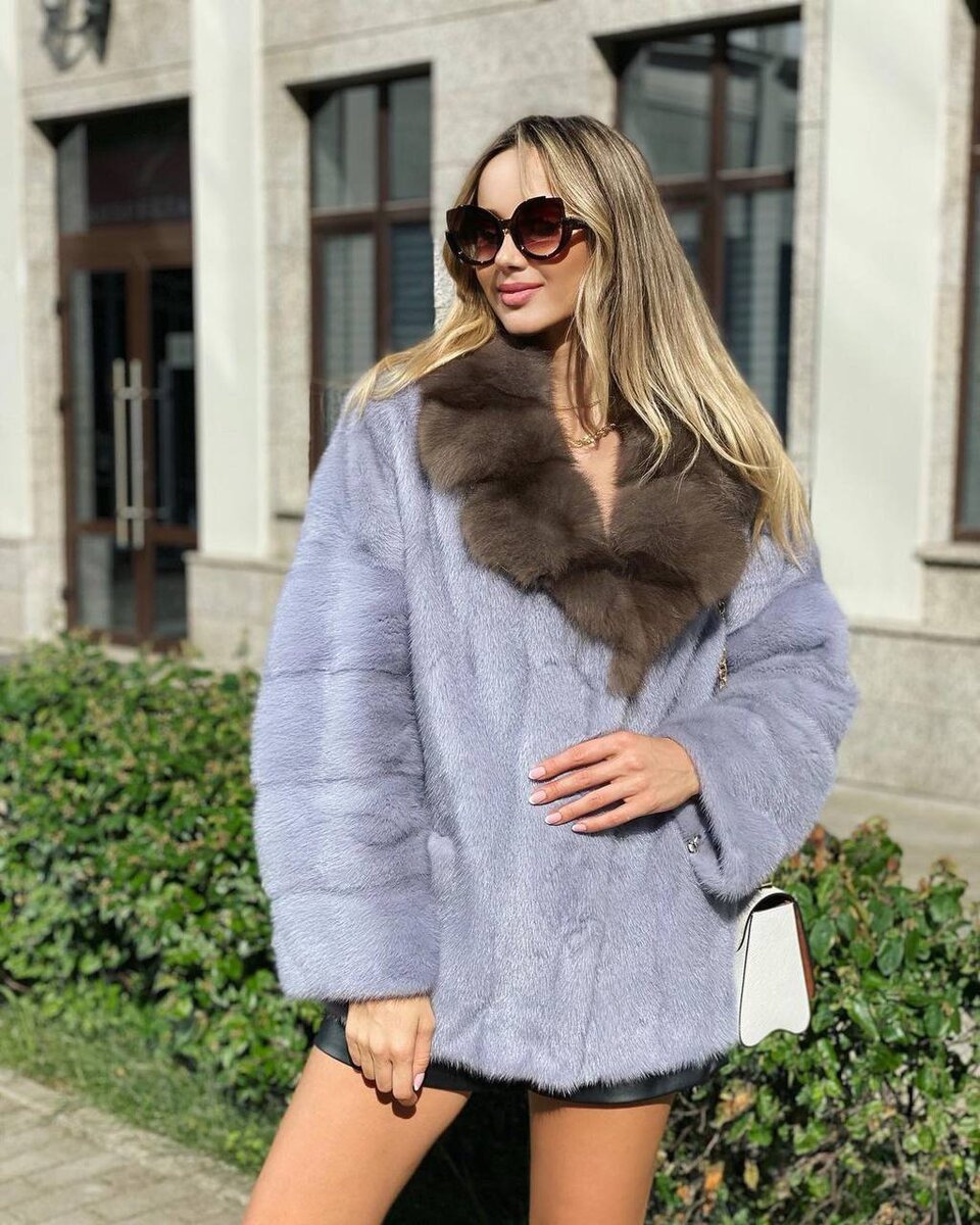 Норковая шуба с английским воротом из куницы 