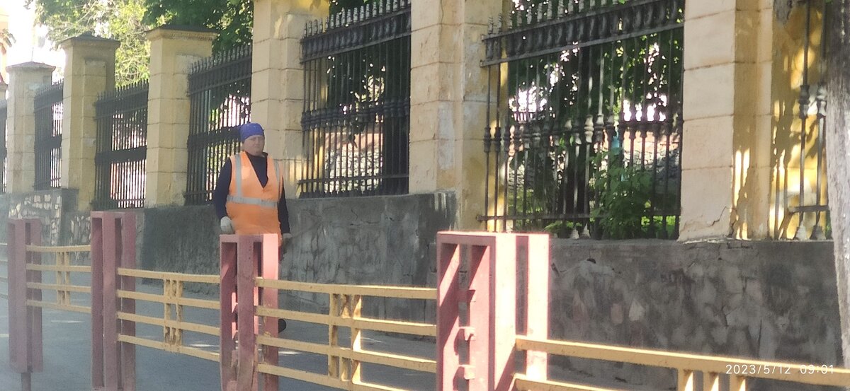    В Брянске прошел посвященный Тютчеву праздник, а забор сквера в честь поэта продолжает разрушаться avchernov