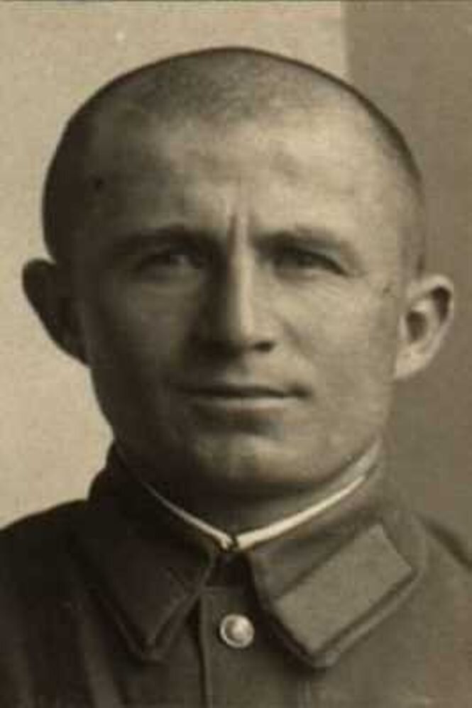Осия Сократ Камшишович Год рождения: 12.12.1912, Место рождения Абхазская АССР, Гудаутский р-н, Куланурхва., Воинское звание ст. лейтенант, командир роты 30 гвардейского воздушно-десантного полка.