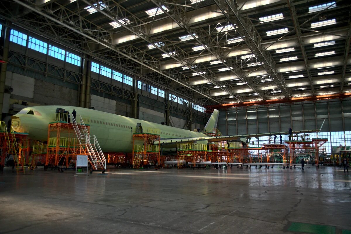 Под вечер 07.06.23 ОАК радует нас новостями! Новый опытный Ил-96-400М, созданный в рамках программы модернизации самолетов семейства Ил-96, готовится к первому полёту!-2