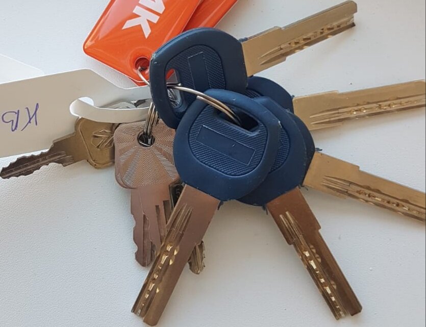 Ключи от квартиры, где пока ничего не лежит