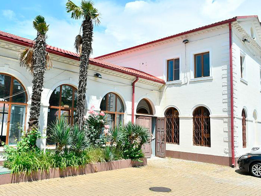 сочи город прогулка. архитектура сочи. здание морского вокзала архитектура сочи. музей архитектуры сочи. худ музей сочи.