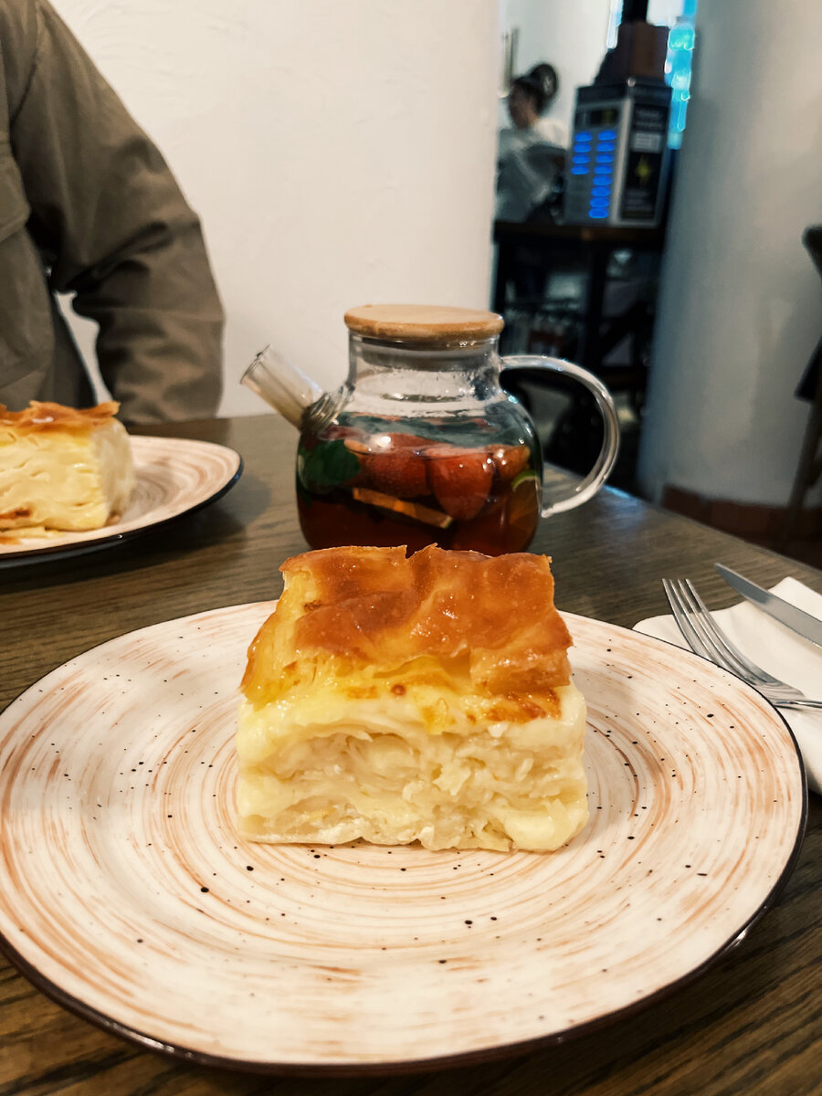 Ачма с сыром (490 р)