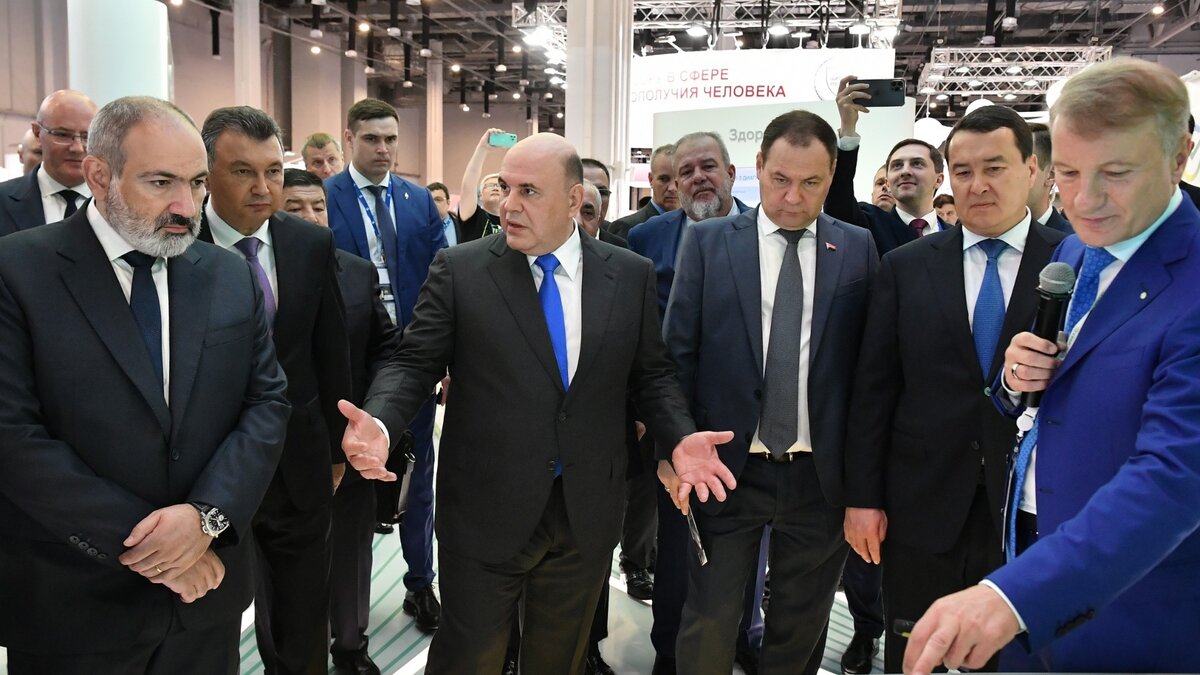     В ходе международной выставки «Евразия — наш дом», которая приурочена к председательству РФ в органах Евразийского экономического союза, глава Сбера Герман Греф презентовал инновационные решения для повышения эффективности здравоохранения, образования и других отраслей экономики.
