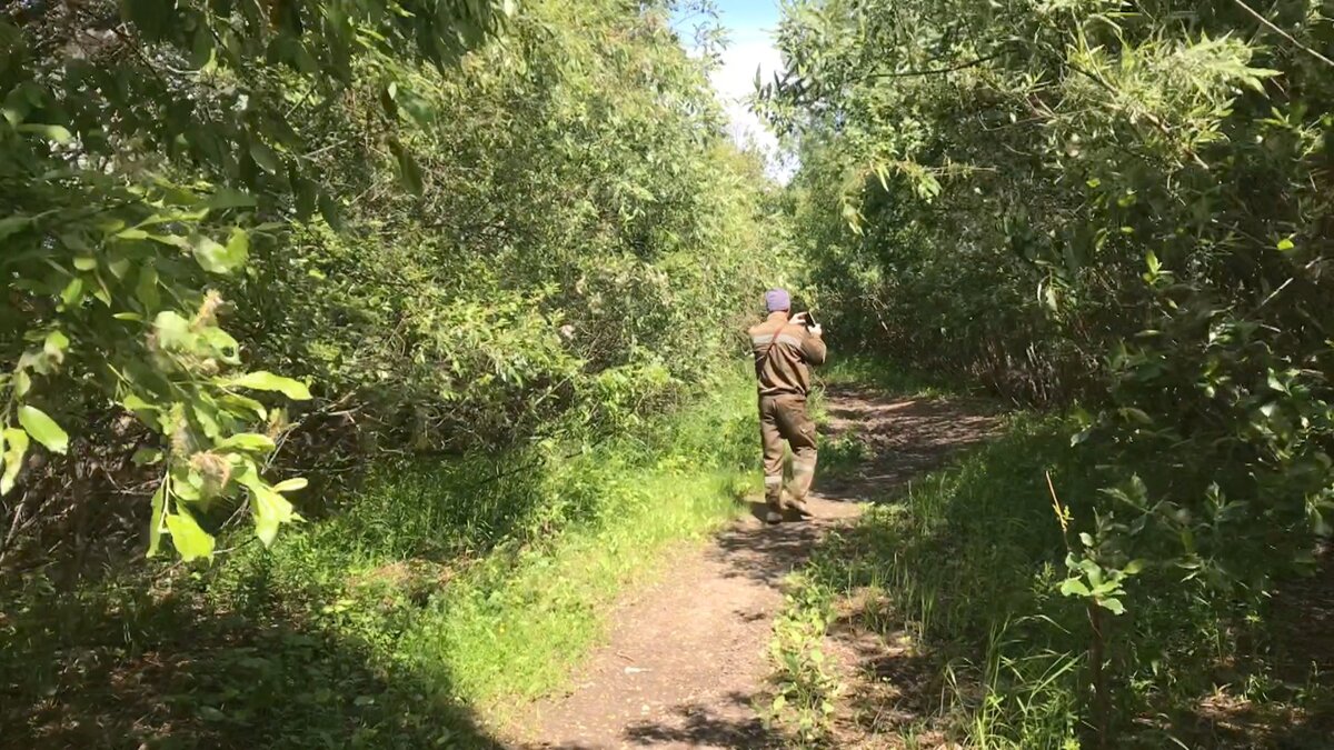 Трудно поверить, но месяц назад в этом месте плавала рыба, а глубина была не менее 1 метра