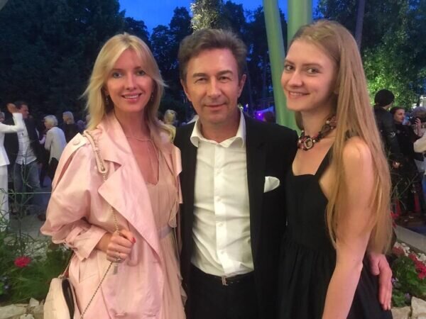    Валерий с женой Виолой и дочерью Виолеттой , фото: pulse.mail.ru