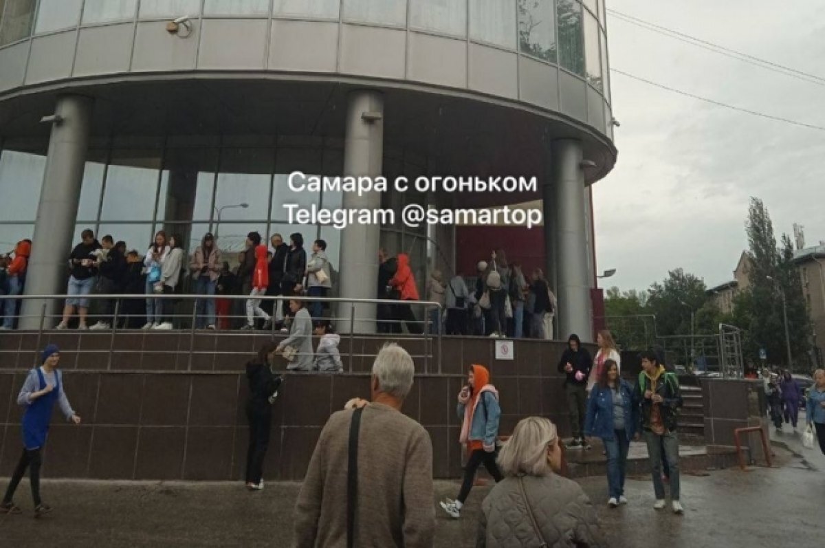    12 июня в Самаре из ТЦ «Вива Лэнд» эвакуировали 1200 человек