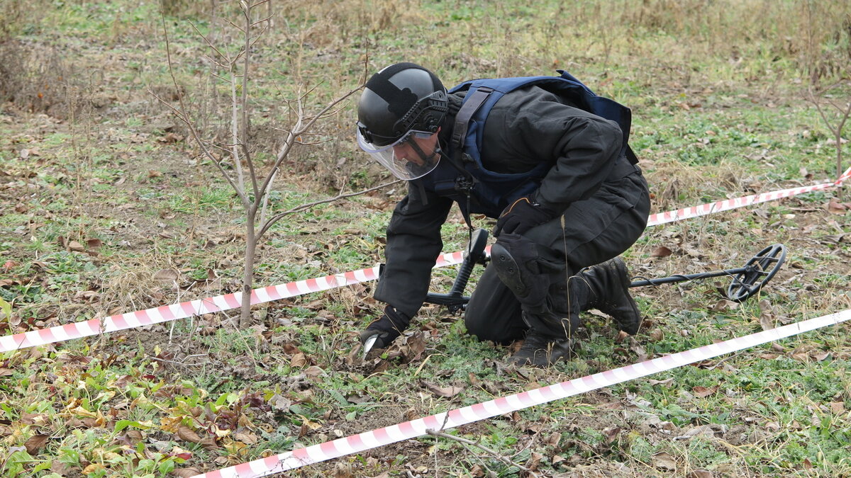     Многоэтажный дом в Левенцовском микрорайоне эвакуировали после сообщения о взрывном устройстве, пишут в соцсетях очевидцы.