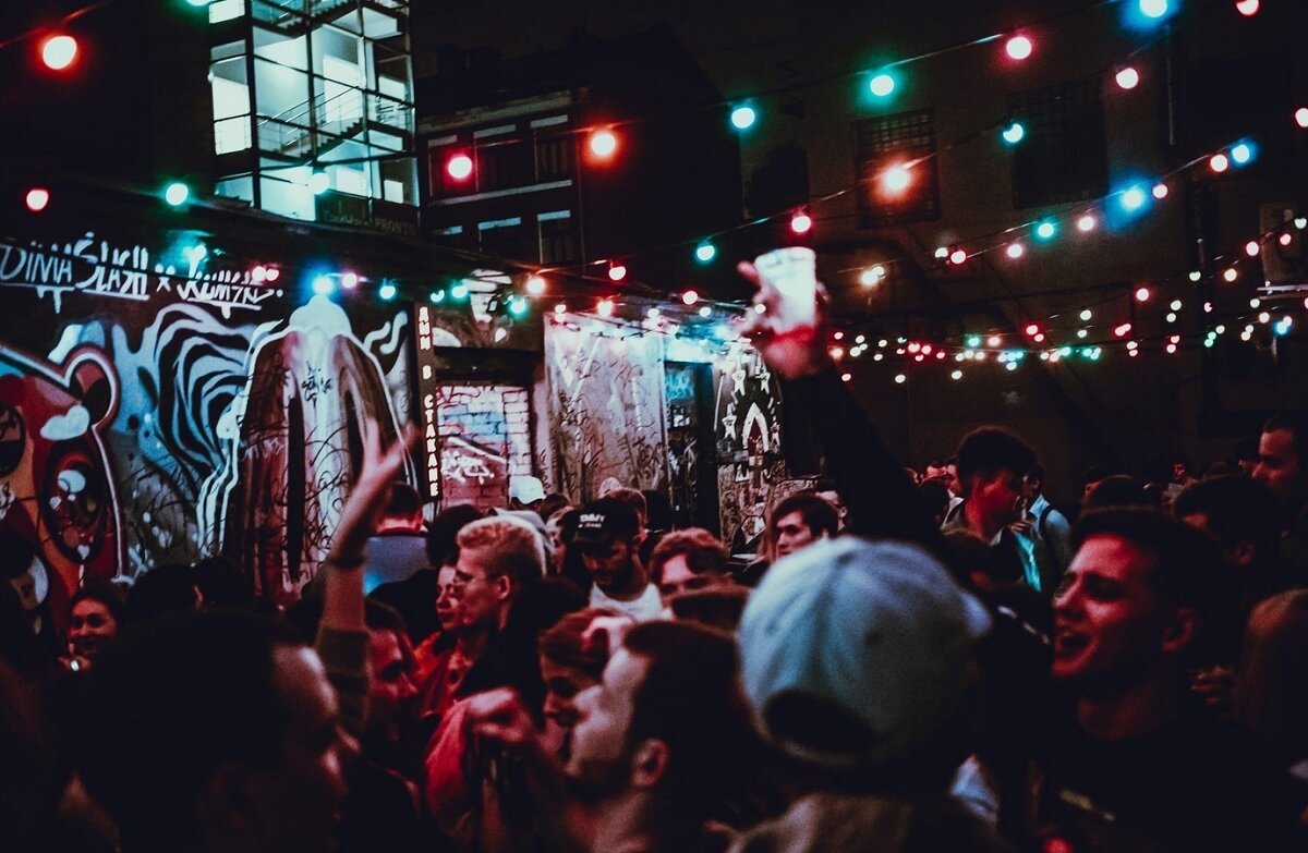 клубы где дают. Easy club москва. бар 1929 фотоотчет. богатая тусовка. Nebar нижний новгород.