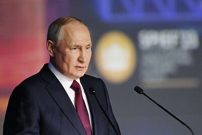    Президент РФ Владимир Путин на пленарном заседании Петербургского международного экономического форума. ©Рамиль Ситдиков РИА Новости