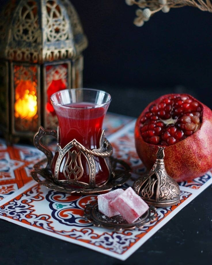 Турецкое чаепитие в своей красе. Фото с открытых источников в Интернете. 