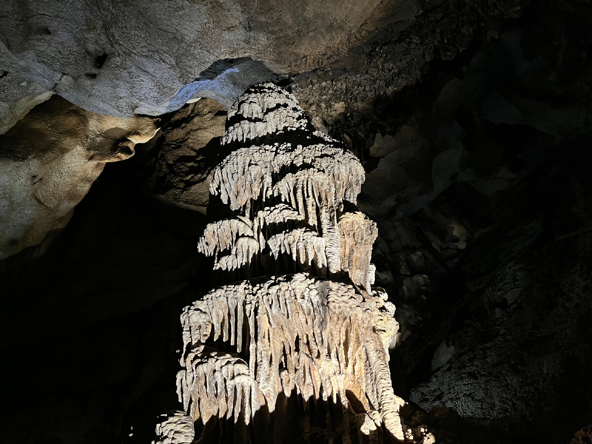 Самый большой сталагмит в Сибири