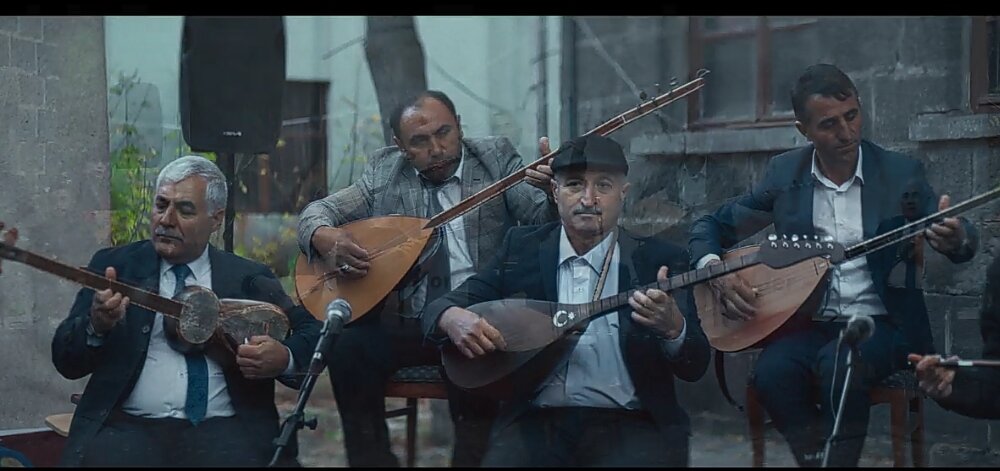Кадр из фильма Âşıklar Bayramı