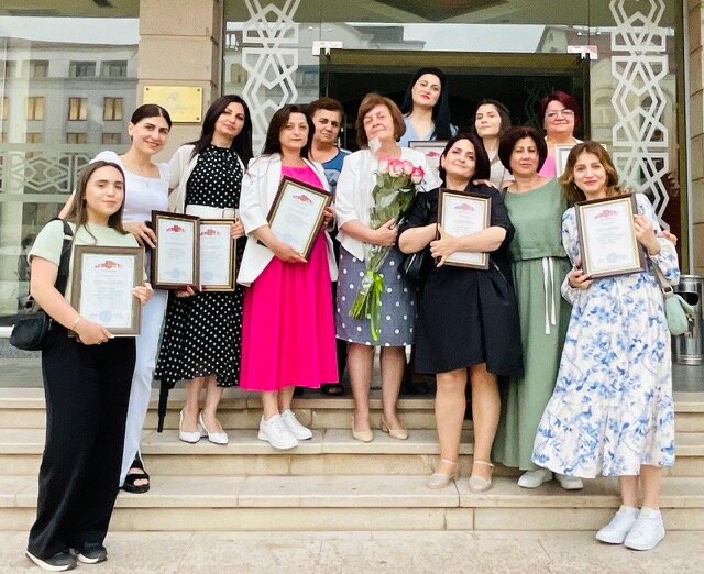 Участники годовых курсов русского языка в Степанакерте получили сертификаты. Фоторепортаж