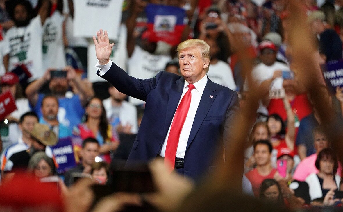 Дональд Трамп выступает перед сторонниками во время своей первой предвыборной кампании. Фото: Carlo Allegri / Reuters